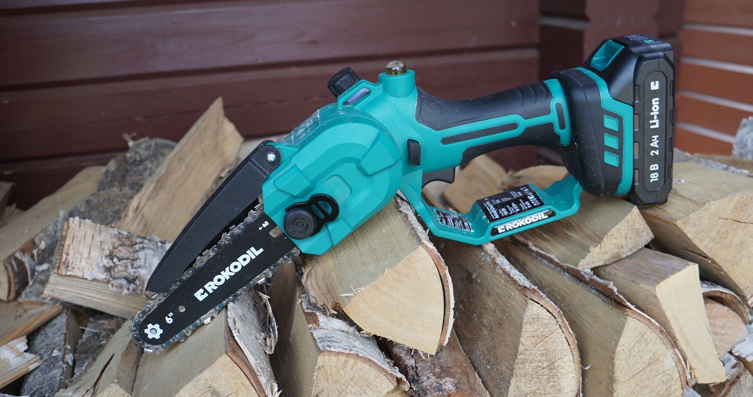 Мини-пила Makita – компактный помощник на даче